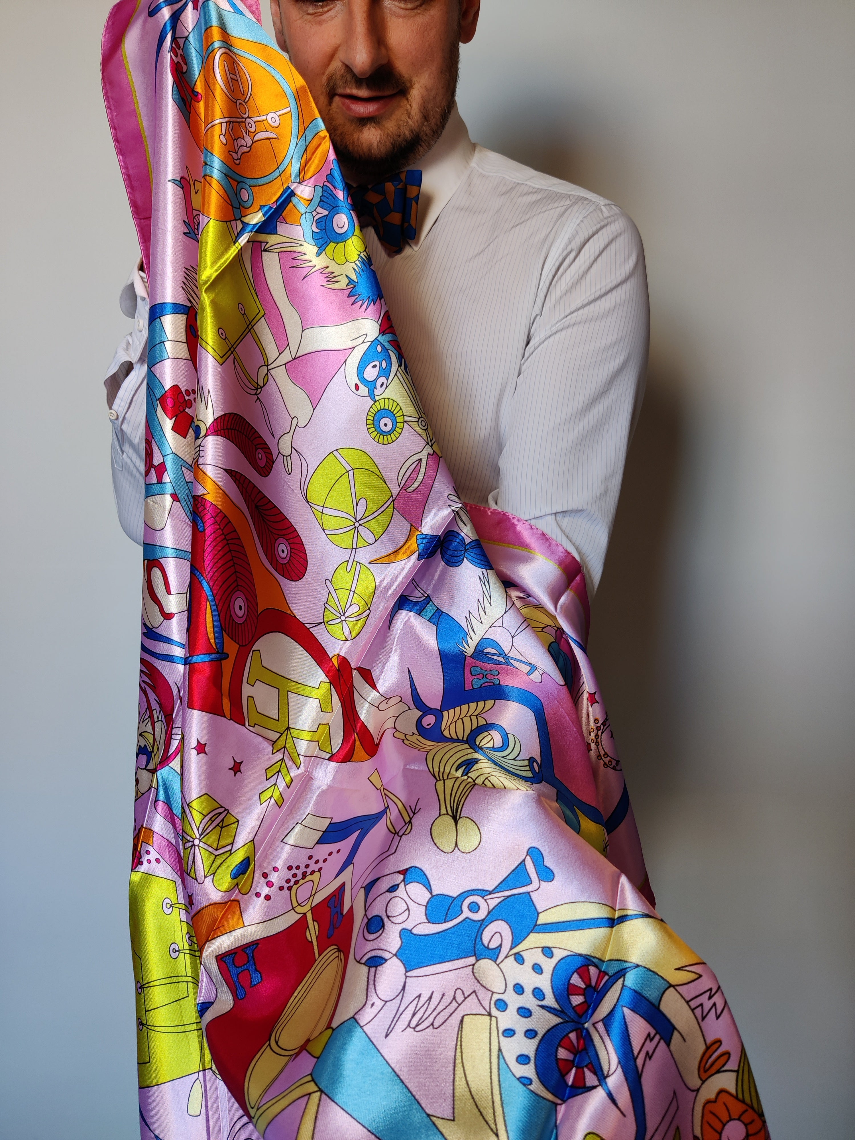 أوشحة حريرية إيطالية نسائية في صندوق هدايا 