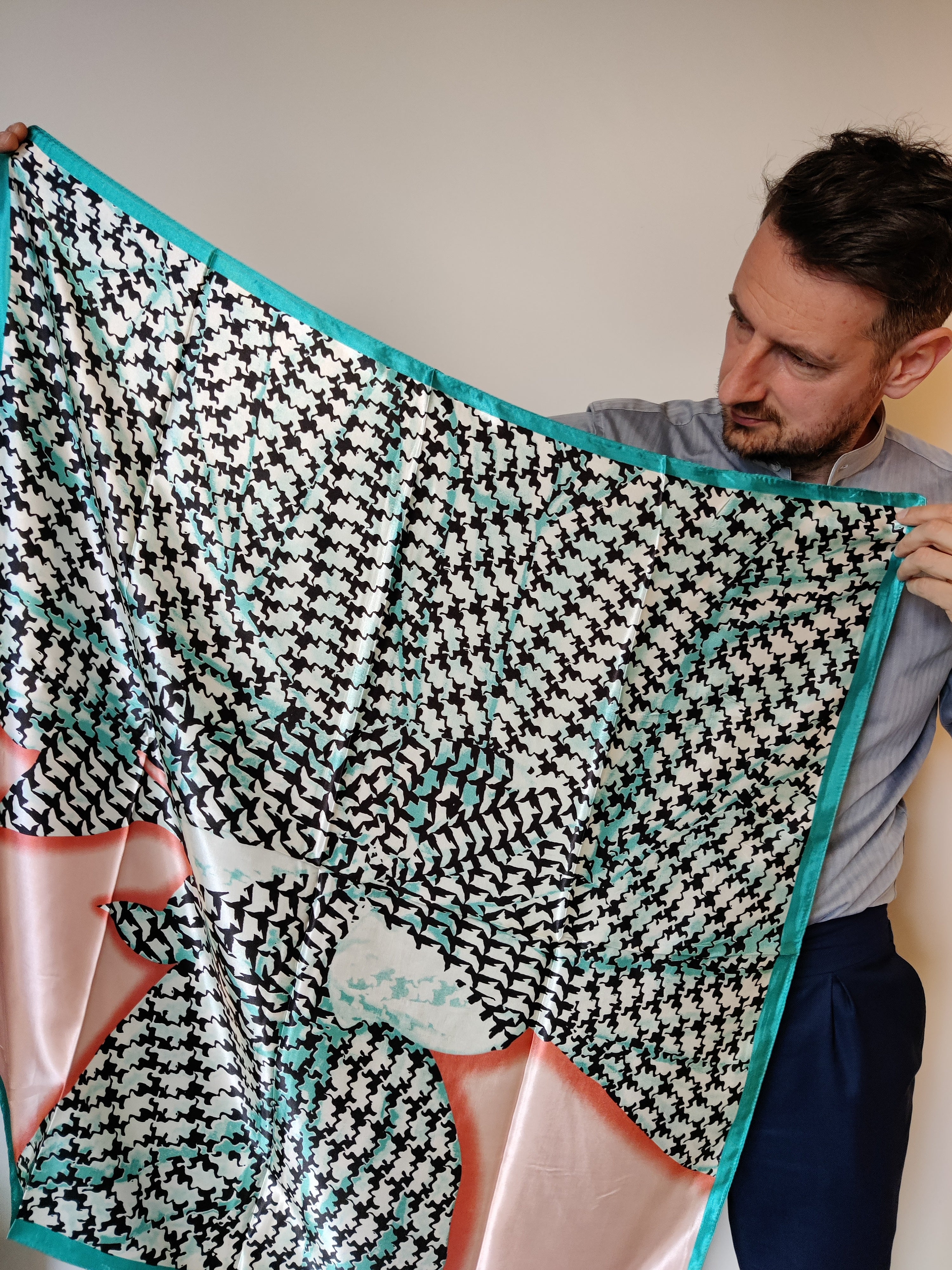 أوشحة حريرية إيطالية نسائية في صندوق هدايا 