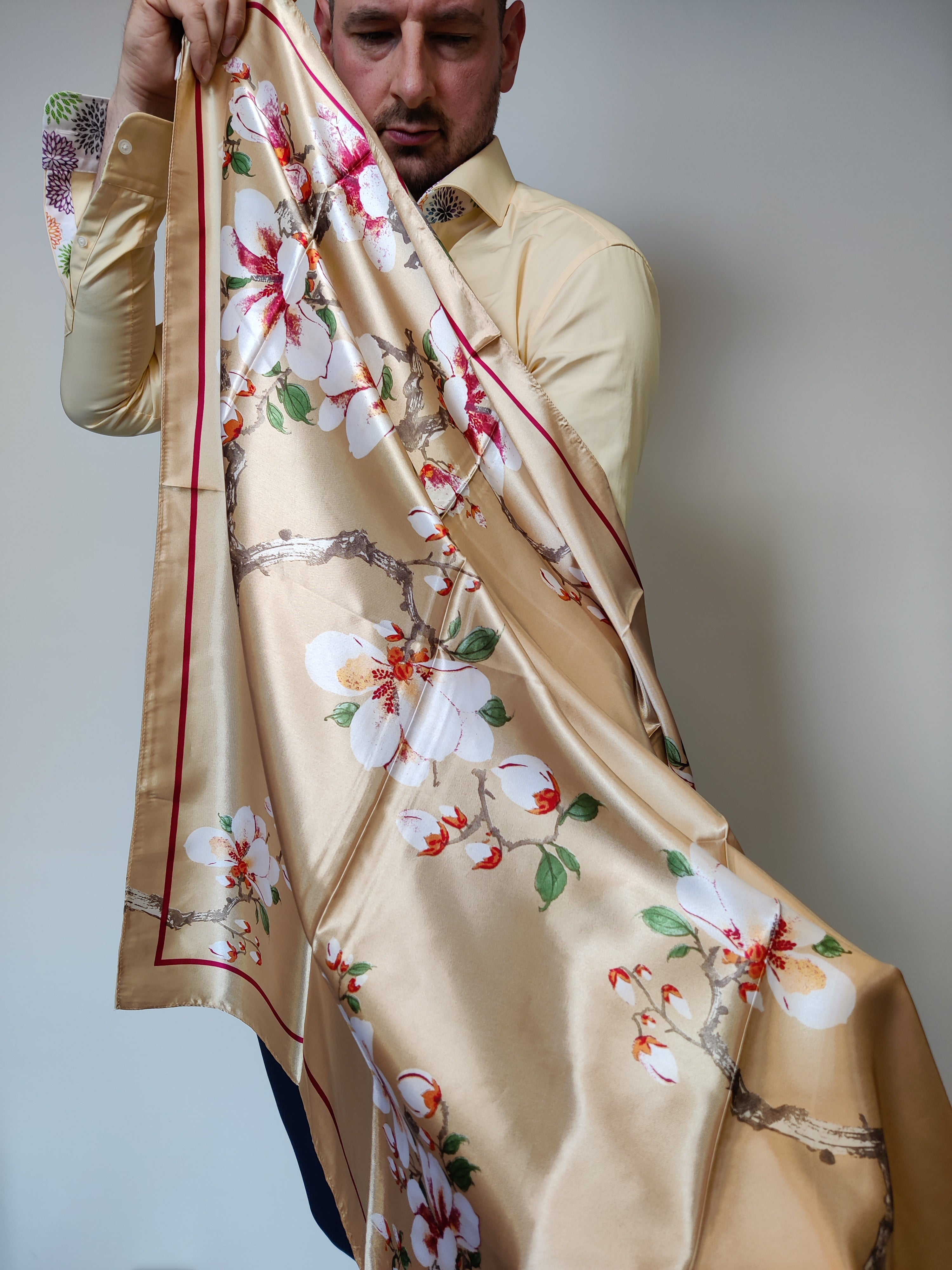 أوشحة حريرية إيطالية نسائية في صندوق هدايا 