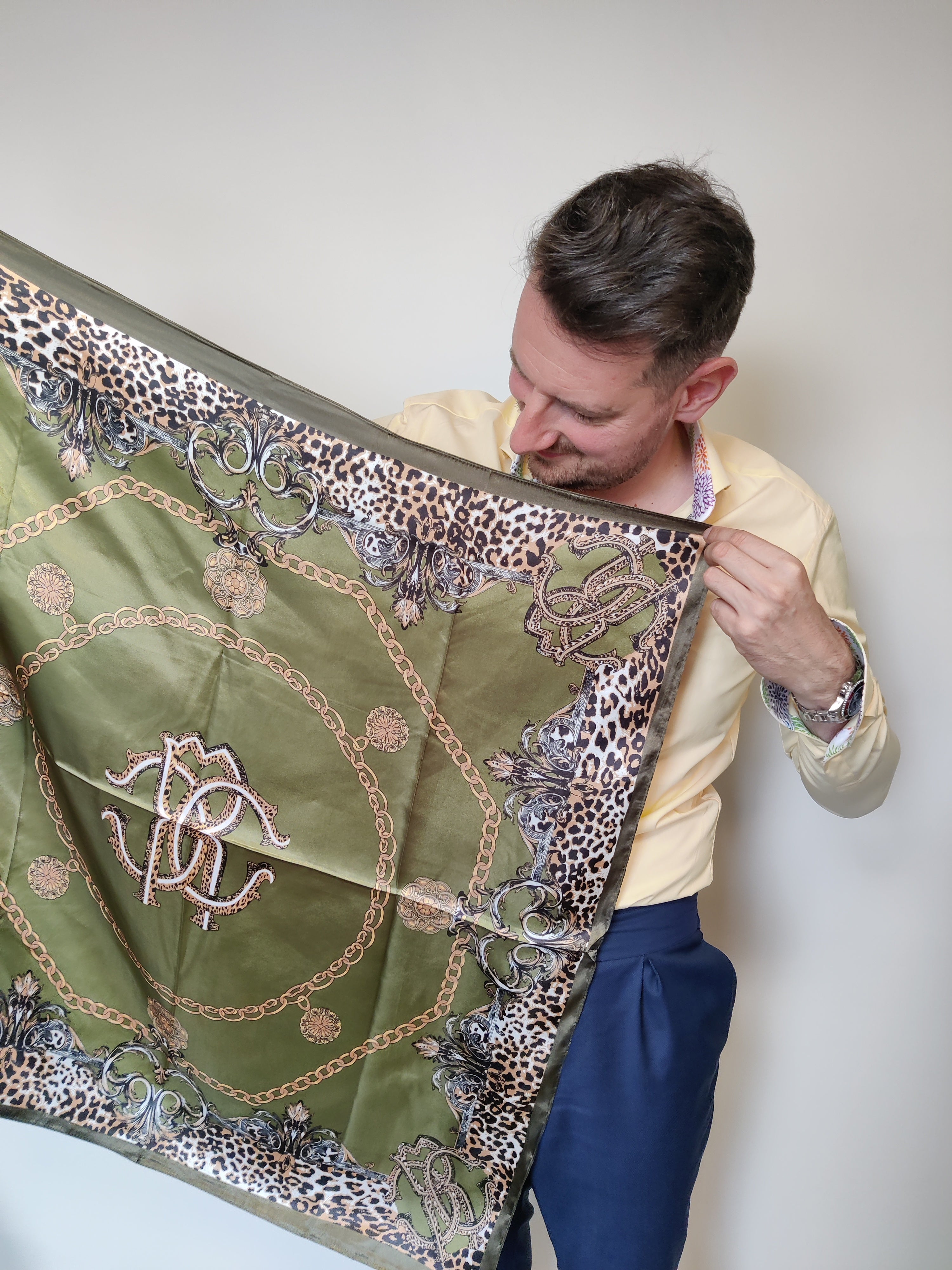 أوشحة حريرية إيطالية نسائية في صندوق هدايا 